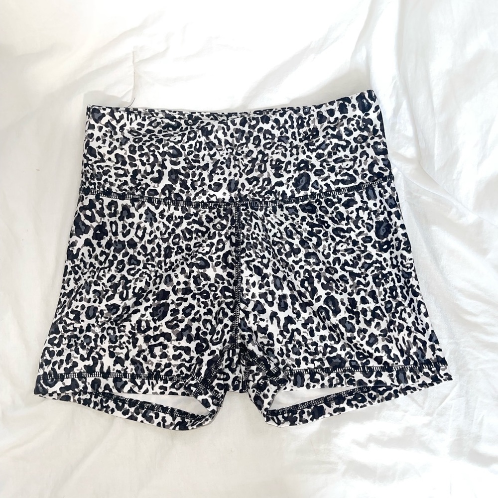 Black and white cheetah print biker shorts